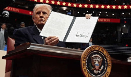 皇冠信用网在线申请_特朗普对中国说话算话皇冠信用网在线申请，8艘满载巨轮直奔中国，中美形势已逆转