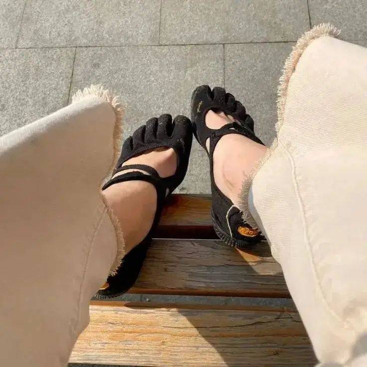 皇冠皇冠信用网平台
_年轻人正在用丑鞋踹翻全世界