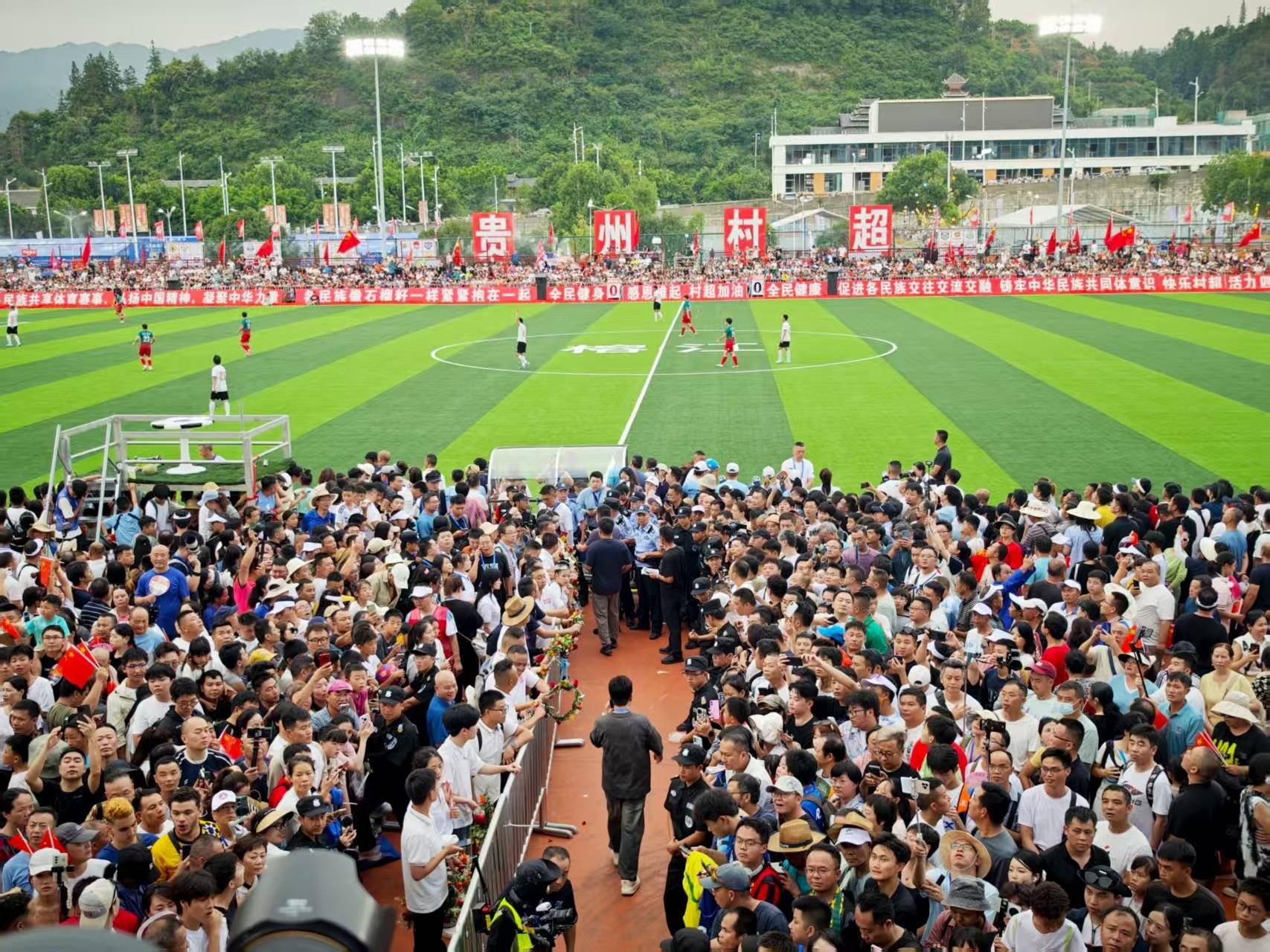 hga030账号注册_榕江“村超”重启：看台一座难求hga030账号注册，足坛巨星巴乔空降现场