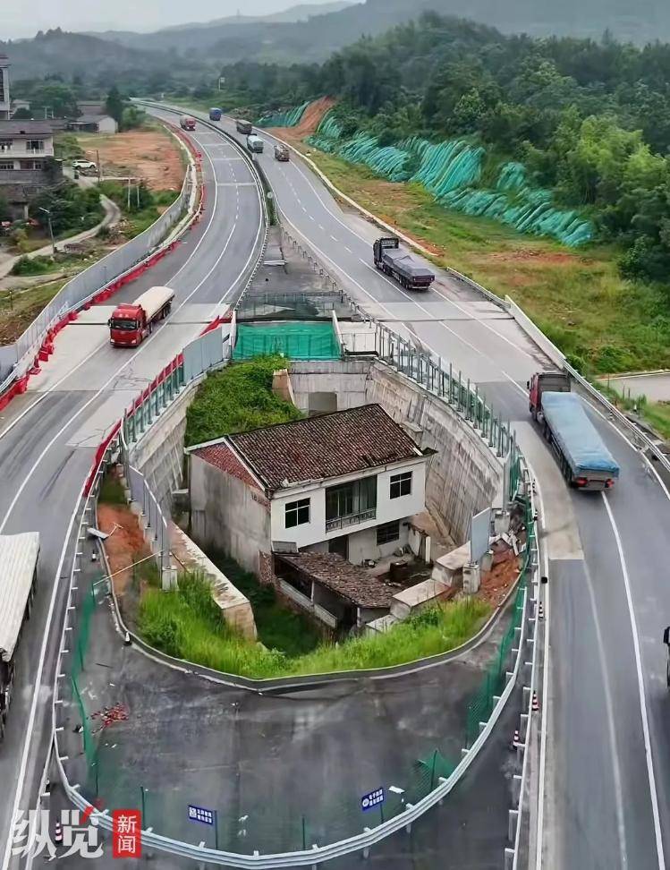 皇冠足球平台代理_江西“金溪之眼”屋主一家人搬离皇冠足球平台代理，曾被称当地“最强钉子户”