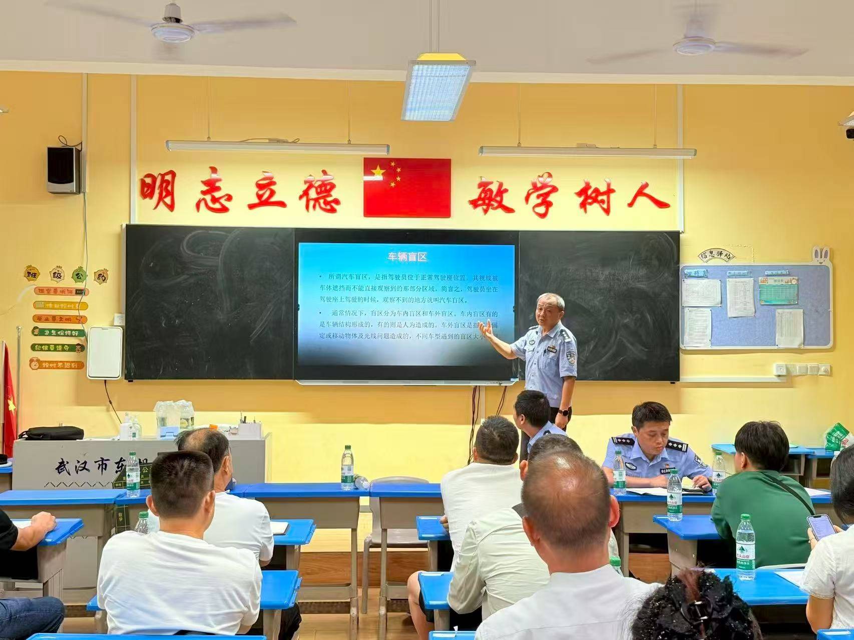 米尔沃尔vs考文垂_武汉一学校的18人进行毛发检测：他们是校车驾驶员米尔沃尔vs考文垂，毛发毒品检测结果均为阴性