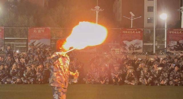 沙特阿拉伯U20 vs 伊拉克U20_兰州大学军训期间大一女生表演川剧吐火沙特阿拉伯U20 vs 伊拉克U20，校方：学生来自东北，因个人爱好自学