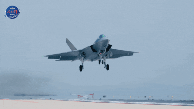 世界杯2026欧洲外围赛_中国歼-35最新画面世界杯2026欧洲外围赛！6枚中距弹、隐藏登机梯首次曝光！