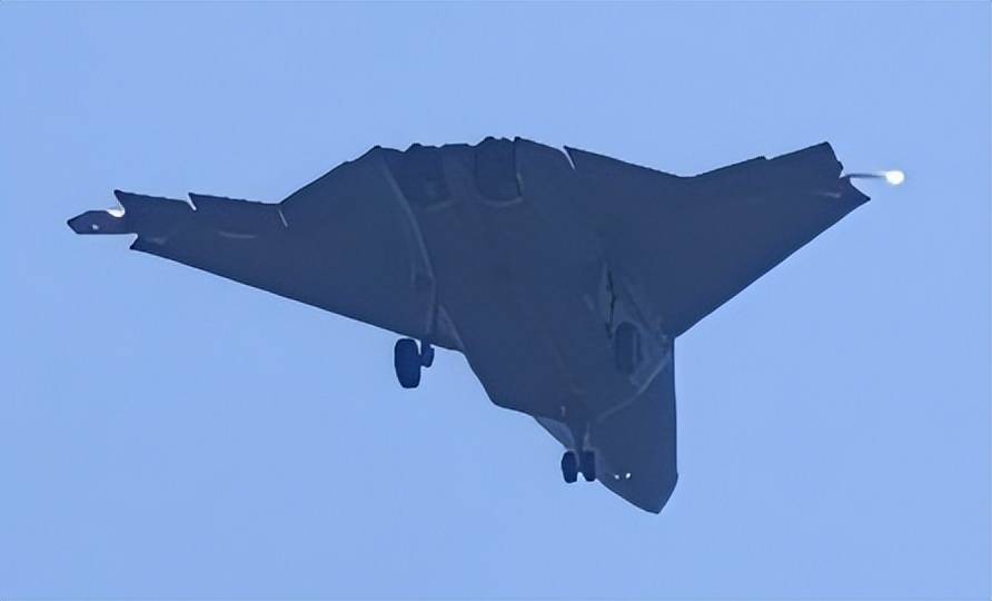 皇冠信用网出租_无空速管皇冠信用网出租，疑似第二架歼-50：美国精神胜利法，新六代机东亚决战